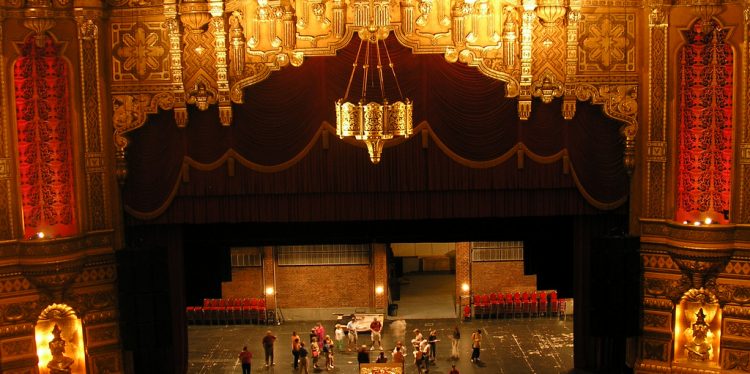 Это старейший в мире театр на 5048 мест
