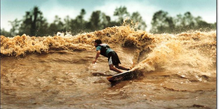 Приливная волна Амазонки называется поророка