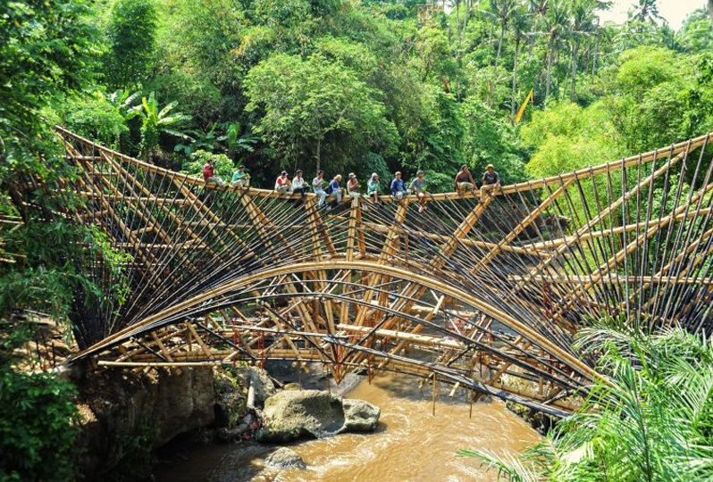 Дом из бамбука. Мост