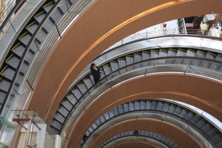 Необычные эскалаторы. Спиралевидный эскалатор в Шанхае