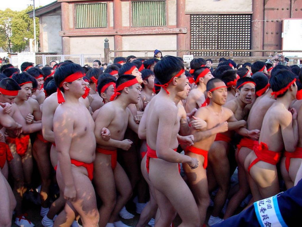 Необычные праздники. День обнаженных мужчин в Японии