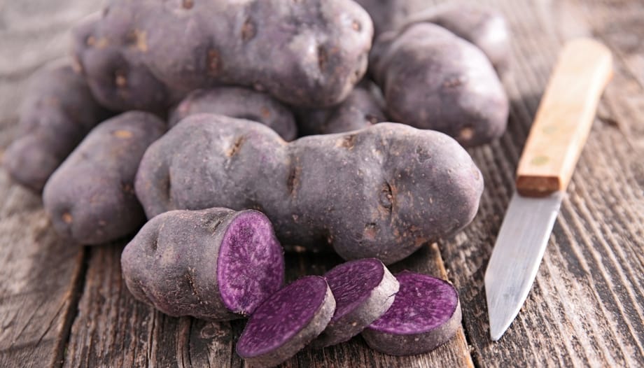 Необычные овощи. Фиолетовый сладкий картофель
