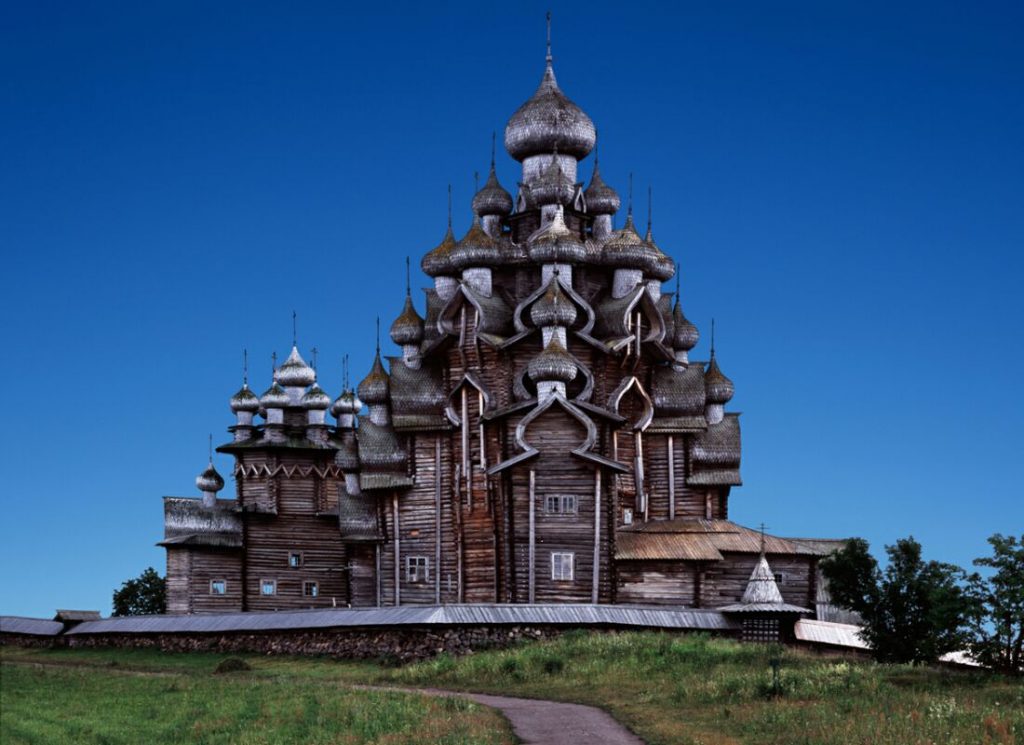Необычные деревянные храмы. Церковь Преображения в Кижах