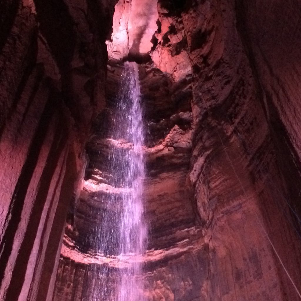 Подземные достопримечательности. Подземный водопад Руби Фоллс