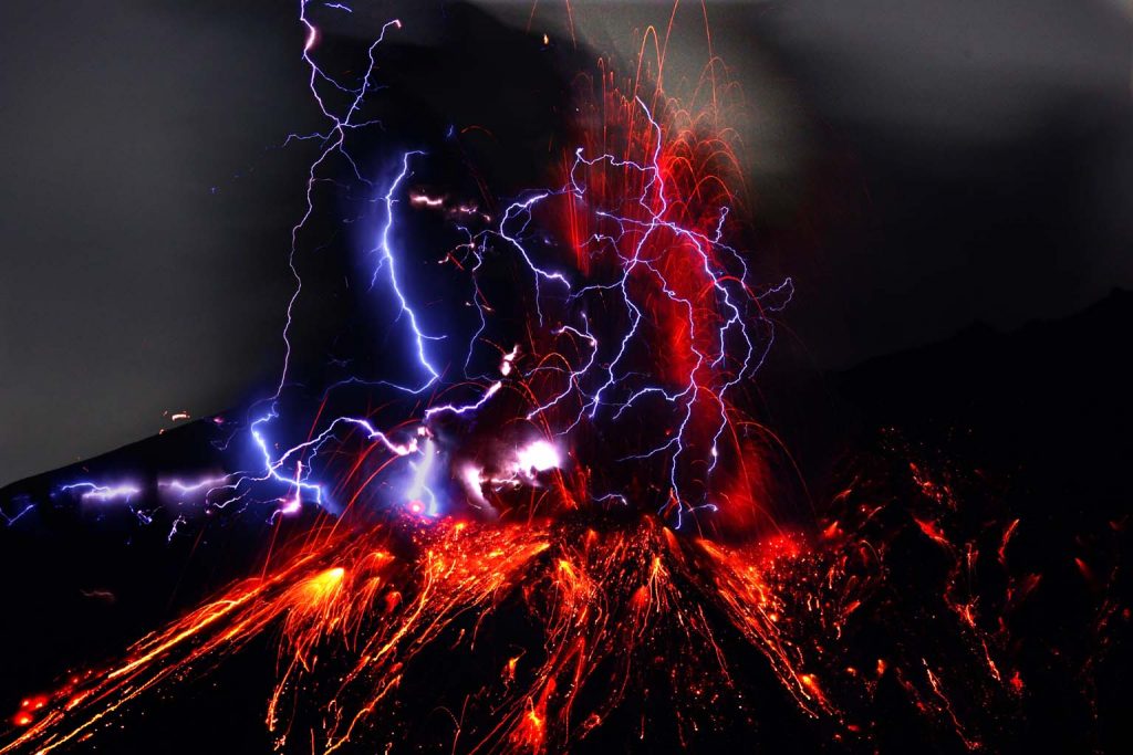 Удивительные природные явления. Вулканические молнии