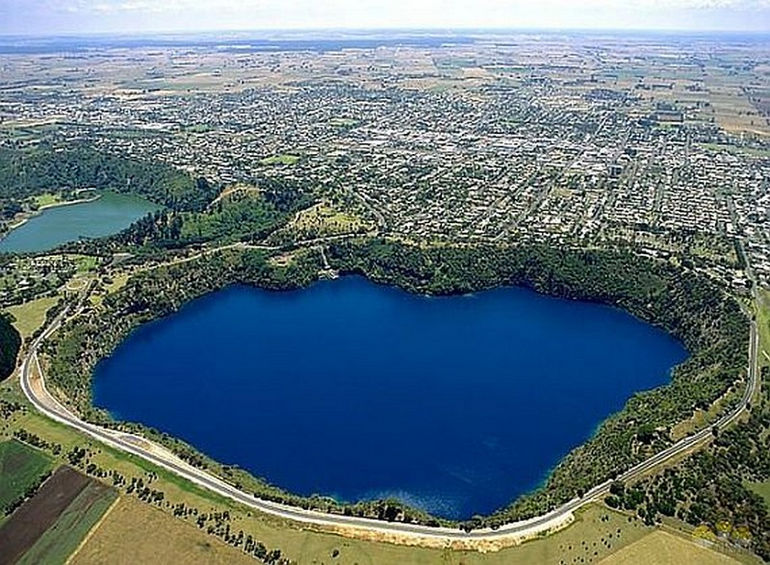 Самые красивые озера. Чернильное озеро