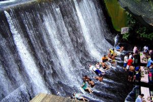 Самые необычные рестораны. The Labassin Waterfall