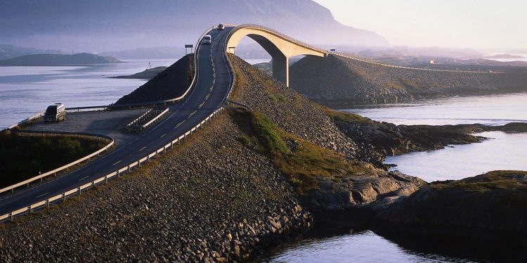 Атлантическая дорога включает в себя восемь мостов