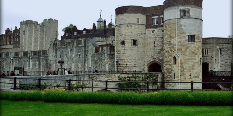 Средневековая крепость Лондонский Тауэр