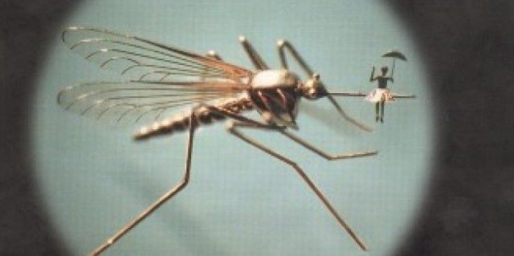 Комар в натуральную величину из золота (6